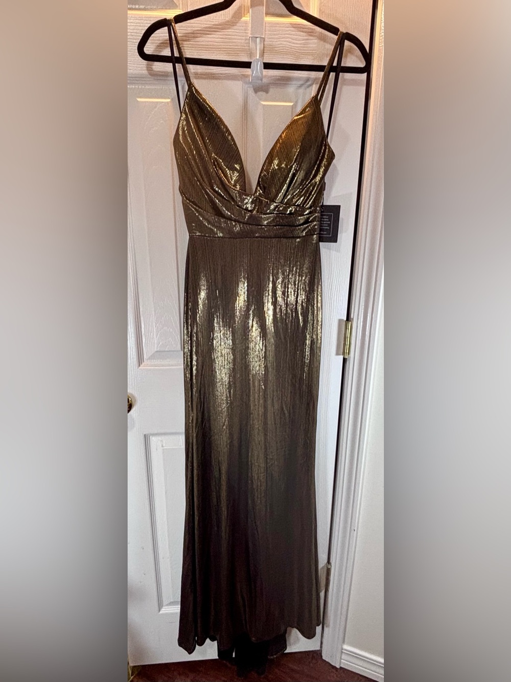 NWT IEENA/MAC DUGGAL SZ 0 Bronze V-Neck Sleeveless W/sweeping Train #26408